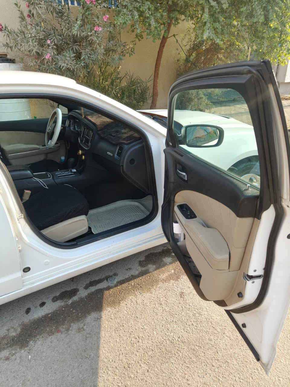 جارجر
كفاله عامه من كلشي 
لا كصه ولا ضربه
موديل 2014 اصل 
سيارها فول الخير ماعده الفتحه 
كيركفاله 
مكينه هيمي كفاله صرفيته تخبل
تخم تاير جديد
ويل اكروم جديد
رقم دولي ربيل متومه عله اخته محتركه سنويه جديده طبق اصل عله القط وعله كلشي
نضافت كشرها 90 بلميه
سيارها ماشيه شي قليل جانت مضمومه 
لايت زنون
المكان البصره الزبير
***********
السعر 60 
هاي الموصفات ماتلكه كفاله عامه 60 لو تفتر العراق كله
*********** واتساب فقط
