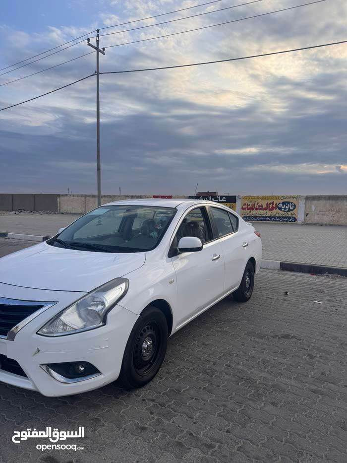 سلام عليكم 
نيسان صني 2020 ماشية 74 الف.
مكينة كير تبريد كفالة حدادية امامي جديد خلفي بلاد تخم تاير جديد منظومة الاحتراق كلها جديدة + 2 عبوة فيت بم احتياط شرط بانزين كله محسن.
بيها فقط المكان المحدد صبغ.
سعرها 110 وبيها مجال بسيط عنواني البصرة.
*********** البصرة, العراق
