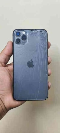 آيفون 11 برو ماكس  ذاكره ٢٥٦ - بطاريه ٩٢ ٪  الجهاز مكفول من الصيانة  ض...