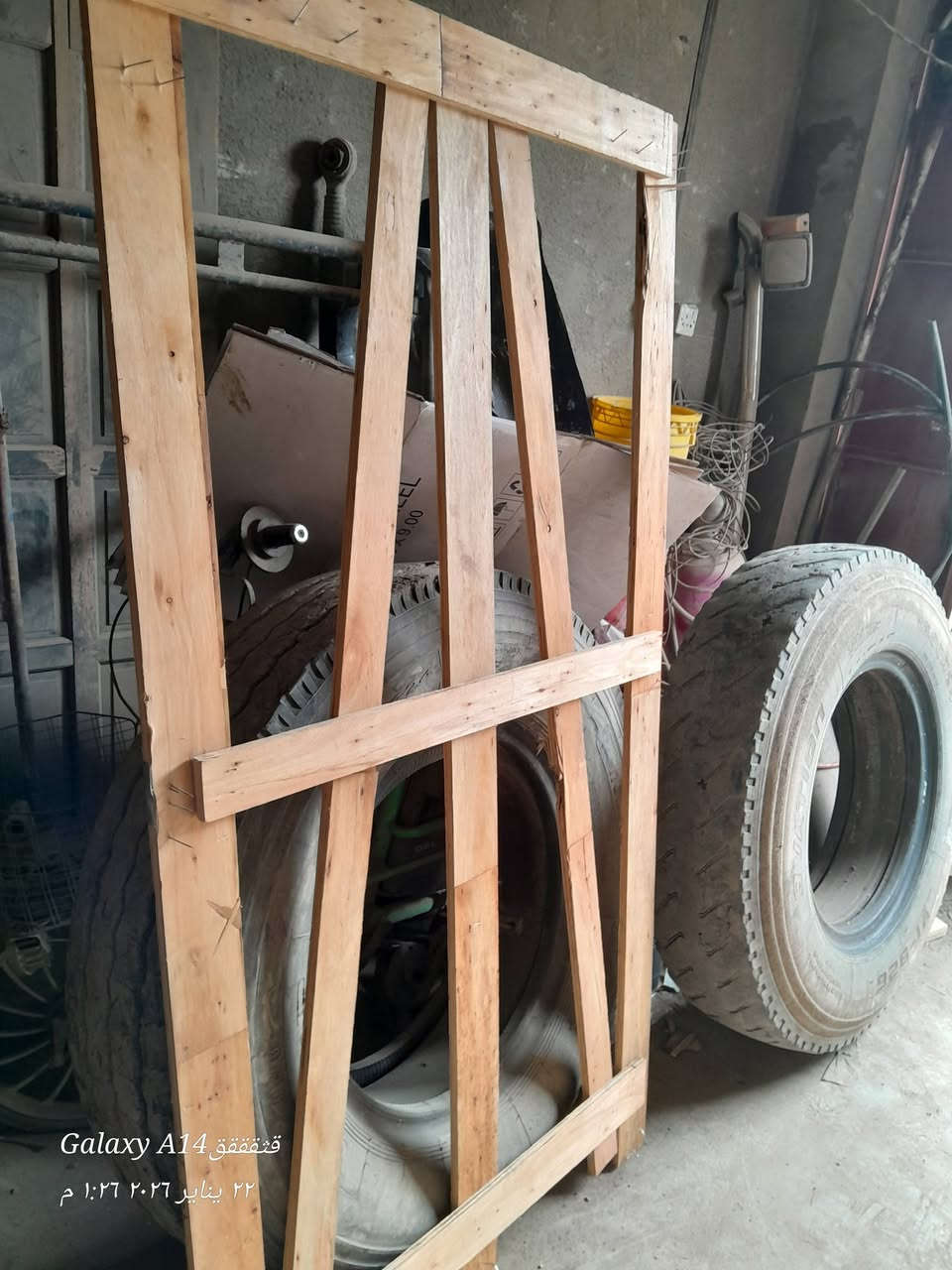 الواح خشب يرهمن اقفاص دجاج طيور العدد٩ مترين×متر ونص وثنين منهن متر×متر ونص العنوان منشأة نصر ***********/***********
