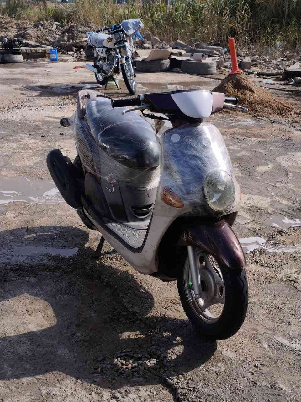 السلام عليكم درجه فله للبيع موديل 10 الدراجه جديده كهربيات كلها شغاله  المكان  كوت خاجيه شارع 30 السعر بواحد وبهاا مجال قليل  اتصال***********
