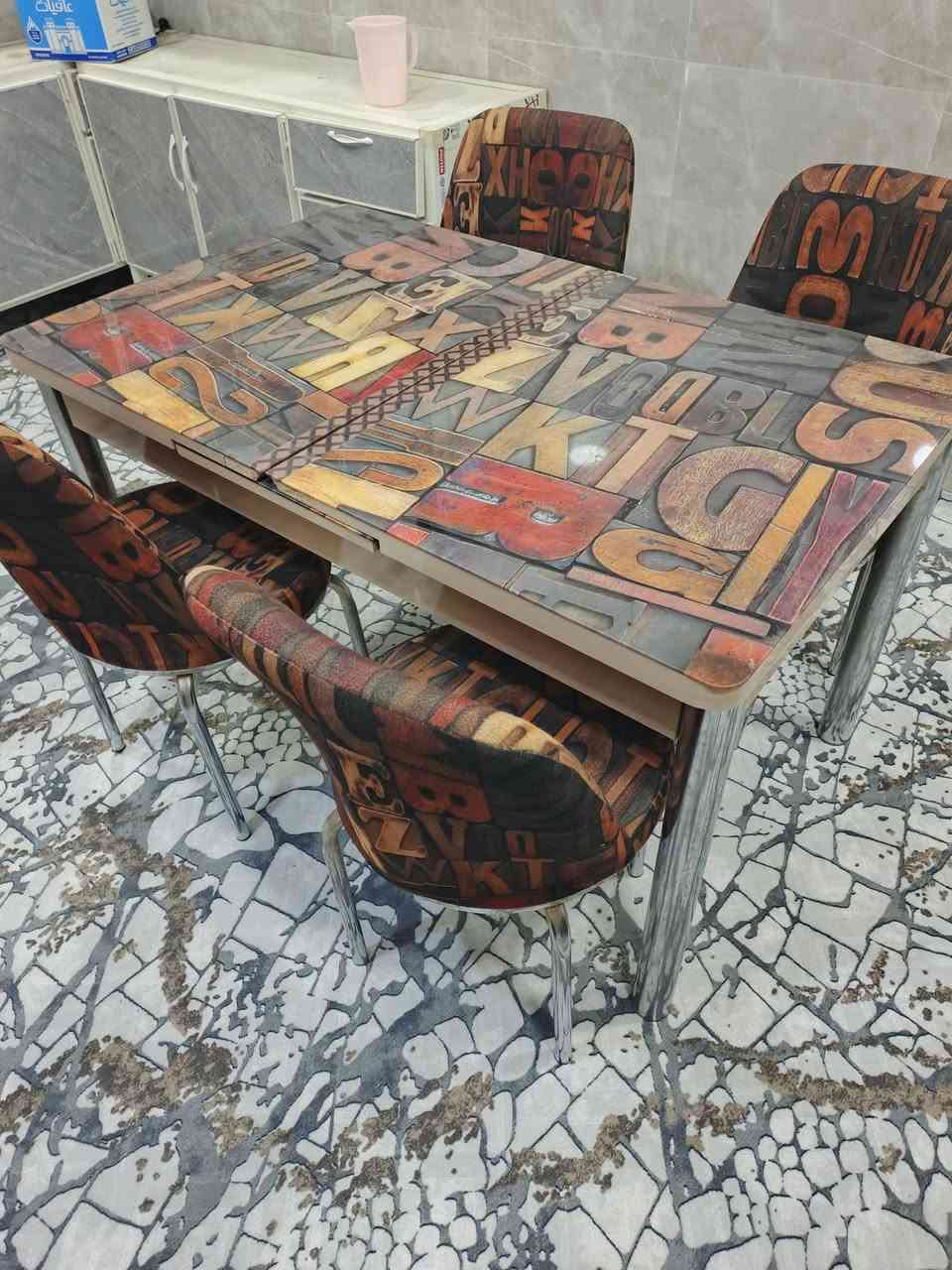 السلام عليكم اخوان ميز طعام مستخدم شي قليل ويا 4 كراسي السعر 225 وبي مجال لطيبين وهذا رقمي للتواصل ***********
