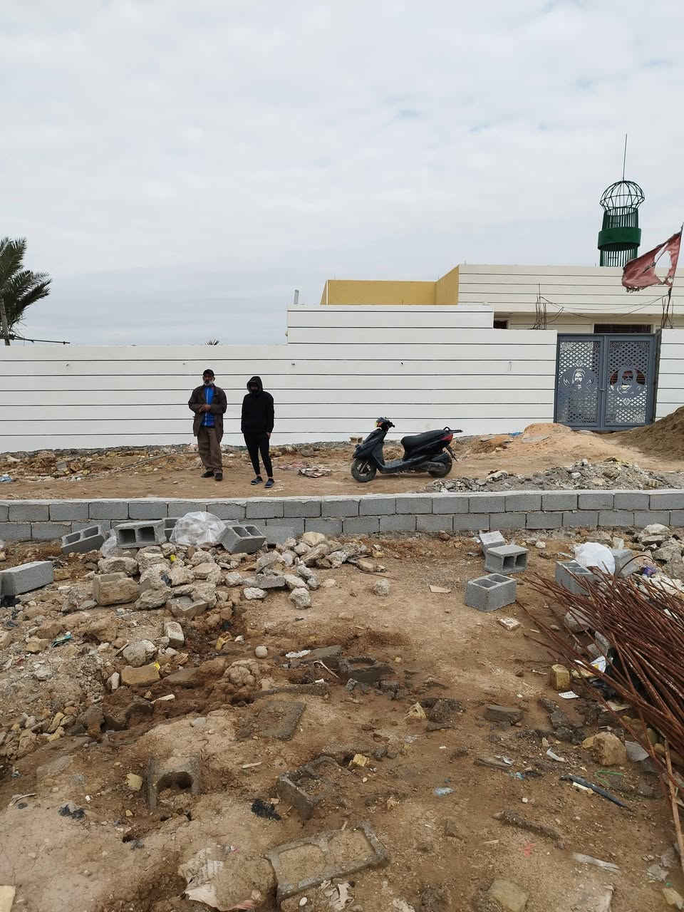 سلام عليكم 100متر لبيع نزال 20 /واجهيه 5 قطعه ارض بل 110مقابيل الحسينيه بيت ابو الهيل يم معمع سعد الشويلي /ماي مجاري كهرباء وقابل التبليط هل يام نشاء الله السعر 14 وبيها مجال الستفسار طصال *********** الشراي فقط
