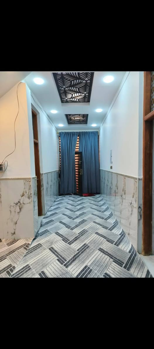 دار زراعي المساحه 200 البناء درجه اولى واحد على واحد شارع سفينه قرب جامعة الامام الصادق وقريب ع جامعه الوطنيه البناء قاطين وشقتين والبيت الجوه كل الخدمات متوفره تبليط ماي كهرباء مجاري شبكه ضوئيه  السعر 225 وبيه مجال  ***********
