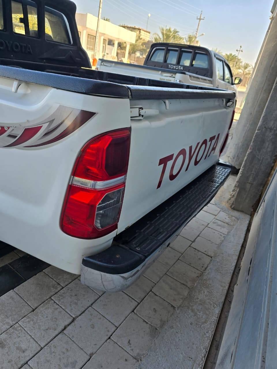 سلام عليكم للبيع هايلوكس للبيع موديل٢٠١٣ ***********
