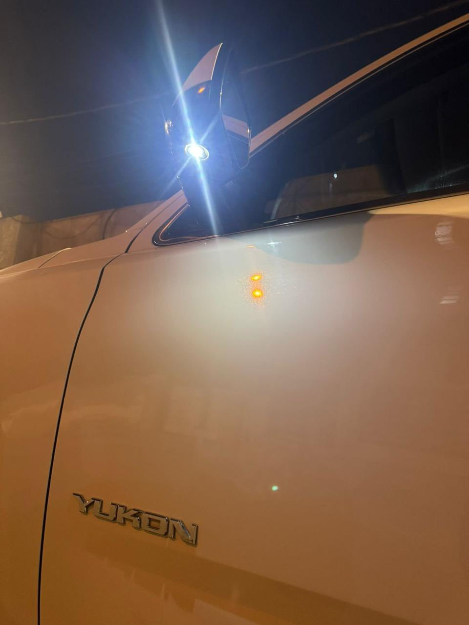 سلام عليكم يوكن البيع موديل ١٧ دخول جديد بسمي تحويل ثاني يوم بدون ايرباك سياره او بدون دواخل مكان سياره بصره سعر ٣٣٥ او بيهه مجال ***********
