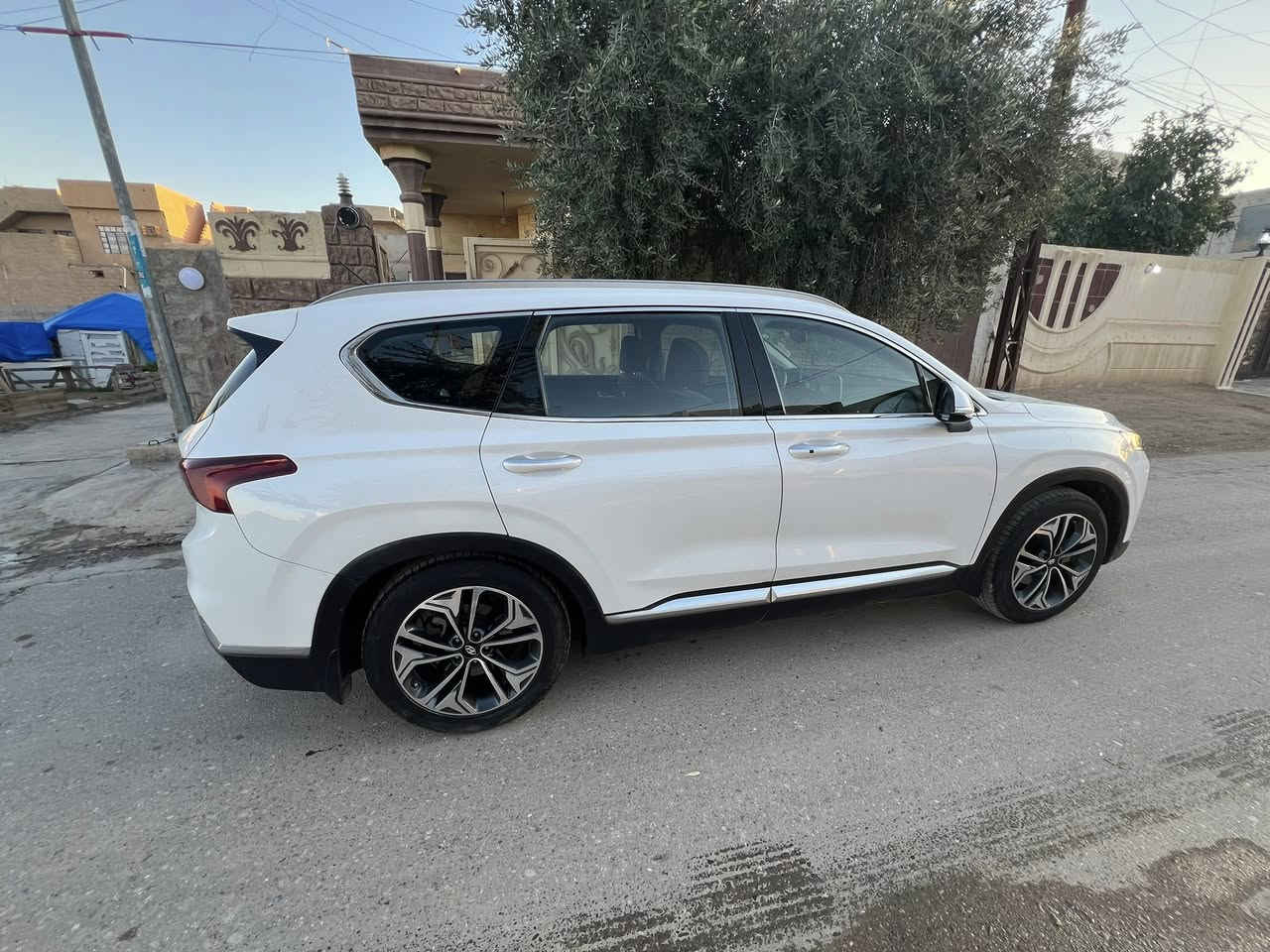 السلام عليكم
سنتافي 2019 

٦سلندر قطعتين صبغ جاملغ سكن ونص الصندوق بدون دواخل 

فول ماعدا البانوراما  ٧ راكب 

هزه جديده كامله من كلشي ماشيه ٩٦ كيلو 

رقم أربيل الجديد السعر٢١٦

للاستفسار ***********
