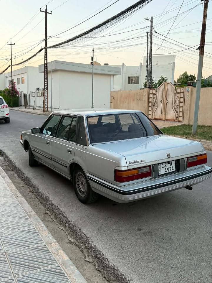 سوبر 1985
رقم رباعي
كير ومكينة بلادي شرط 
ماشية 280الف حقيقي 
كوبون باننزين 
طخم جديد الطخم بالكامل مال مؤسسة
صبغ جمالية 
كاملة مكملة عل اخير
تبريد شرط
سنوية جديدة 
***********واتساب او اتصال

