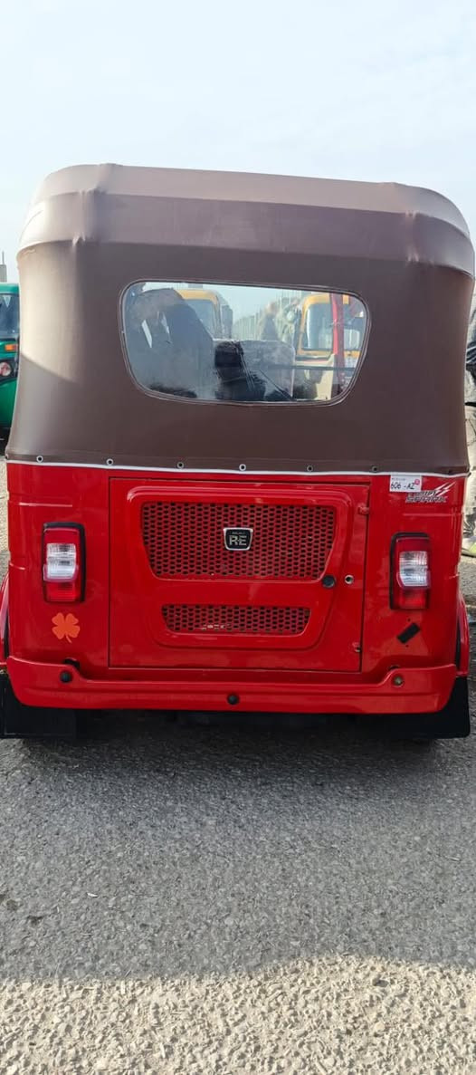 السلام وعليكم تكتك موديل ٢١ بدون طخه رقم بغداد ***********
