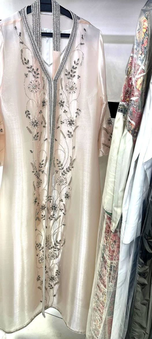 كوي وغسل سريع ✨  
📦 التسليم بنفس اليوم  
💰 بدون أي زيادة بالأسعار  
🧼 ضمان إزالة جميع البقع بأفضل نتيجة
العنوان:  حي الخضراء _ الجمعية _ مقابل صيدلية الوهج  ***********
