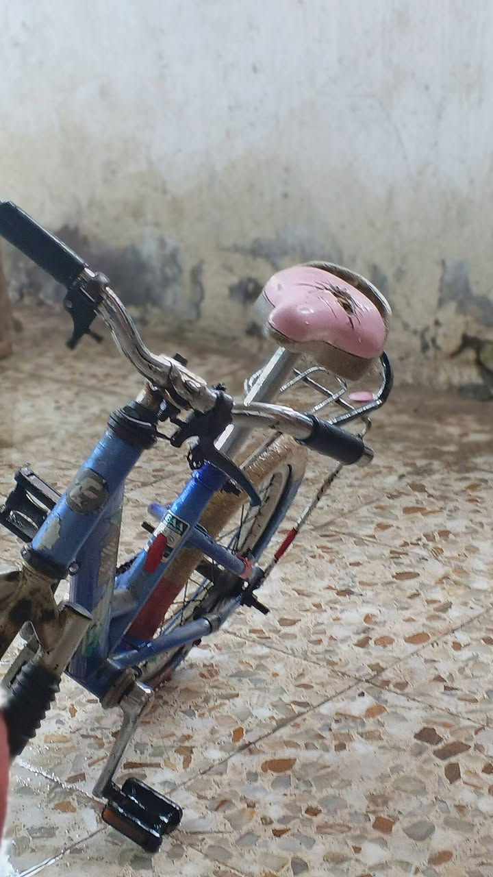 بايسكل للبيع نضافه جيده العنوان ذي قار حي اريدو مقابل ساحة اشريف السعر خاص (***********)
