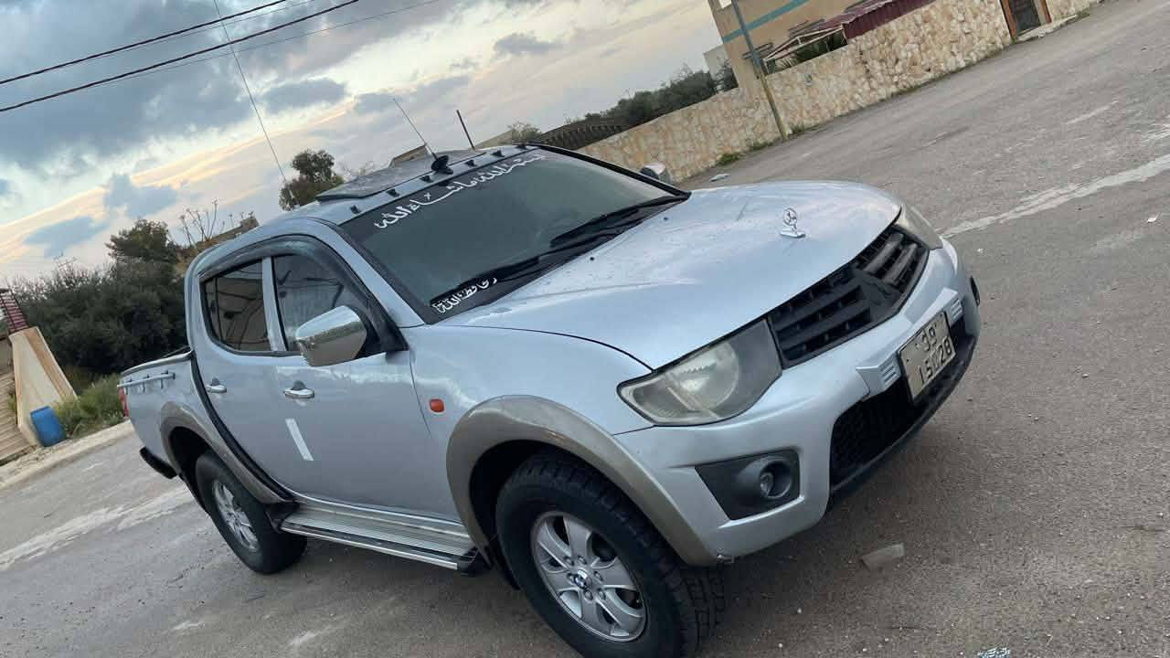 ☎️٠٧٧٢٠٦١٨٤٥
ميتسوبيشي L200 موديل ٢٠١١ فحص كامل 7 جيد  وصيانة الشركة بحالة الوكالة للبيع
محرك 2500 cc تيربو ديزل قوي واقتصادي جداً 
جير عادي 5 غيار
نظام دفع رباعي 4X4 
ترخيص لغاية ٧/١/٢٠٢٦
سعر٧٦٠٠
مرايا كهرباء
كشافات
زجاج كهرباء
AUX , USB
سنتر
مكيف حامي بارد
ومزيد من الإضافات المميزة...


**إذا كنت صاحب هذا الإعلان وتريد حذفه لأي سبب، رجاءا أرسل رسالة إلى الدعم الفني**
