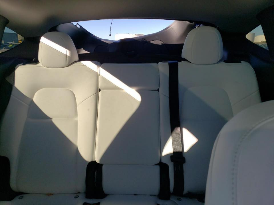 السلام عليكم للبيع تسلا y 2024 ازرق داخل ابيض بدون ايرباك ضرر خلفي كما موضح بالصورة موجودة حاليا بالحرة وصلت السعر المطلوب 14200$
للاستفسار اكثر الاتصال على الرقم 
***********
