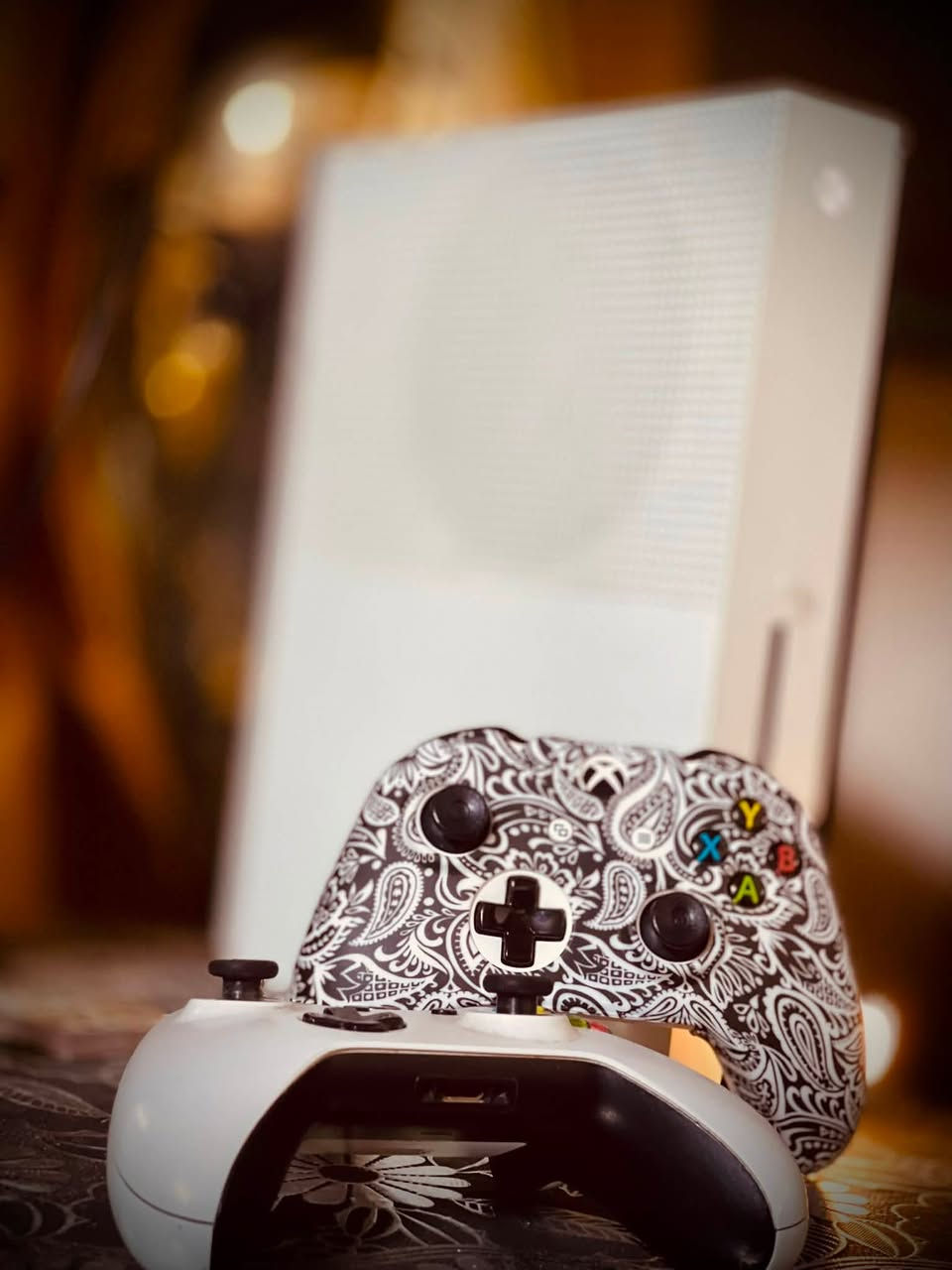 سلام وعليكم (XBOX): (1S) +ذاكرا (1T) معا جوستك فول نضافة والجهاز كدام عينك باقي التفاصيل على الرقم ***********.متوفر بس رقم
