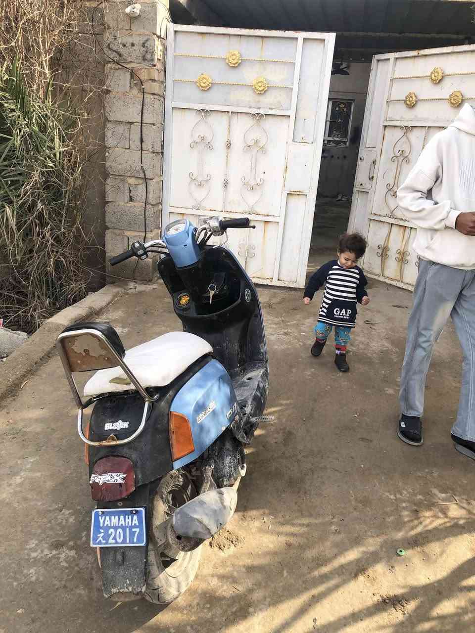 السلام عليكم بوليس للبيع موديل ٢٠٠٧
نقصه بس باتري السعر٤٠٠وبيه مجال
مكاني تقاطع القدس 
***********
