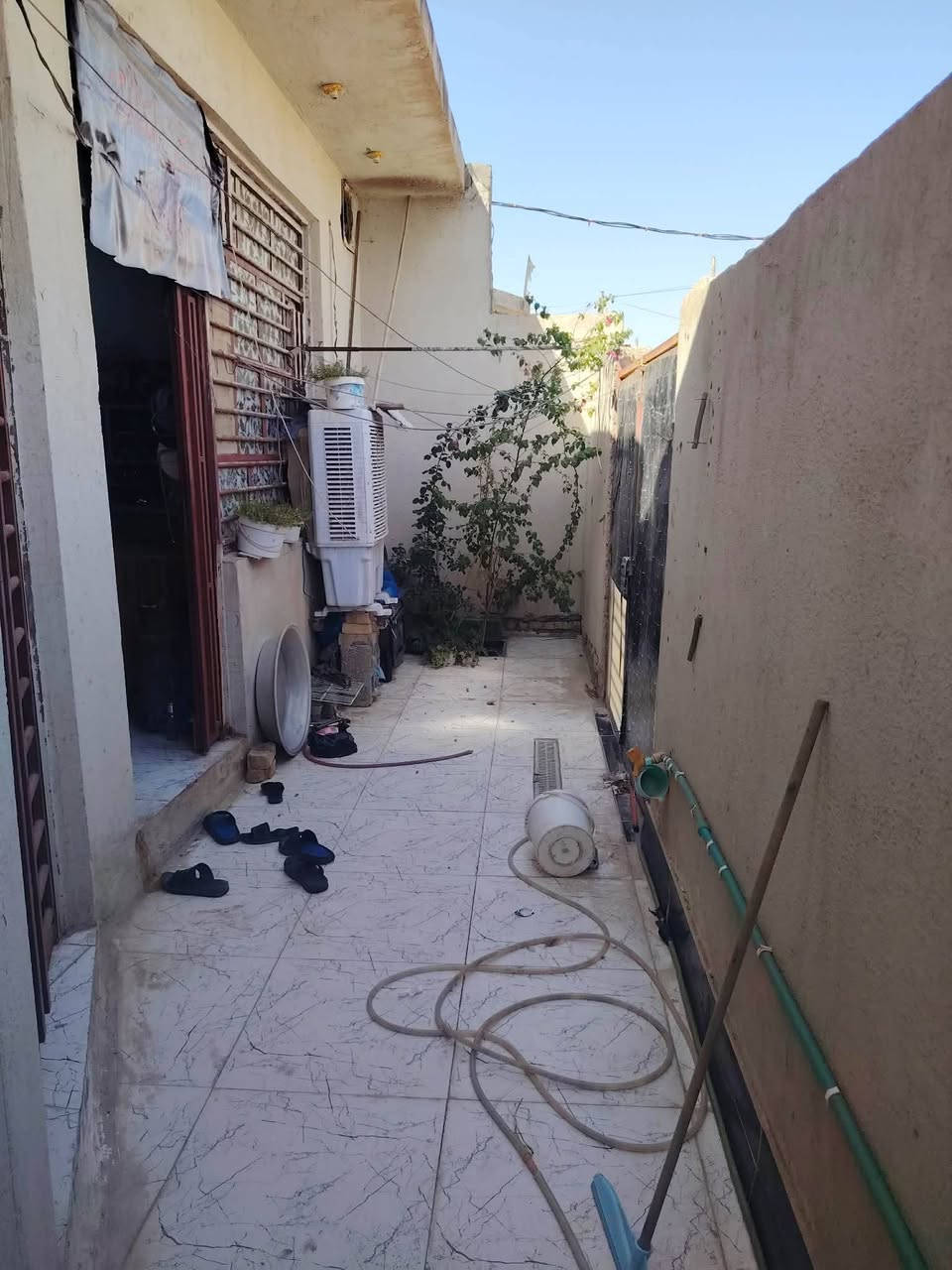 ببيت 120متر زراعي غرفه وصاله ومطبخ وحمام واستقبال وصحيات بيه وصل تطويب عنوان سديناوي قرب مدرسة صفي الدين قرب مجمع بشير بيت ركن السعر 50 وبيه مجال ***********
