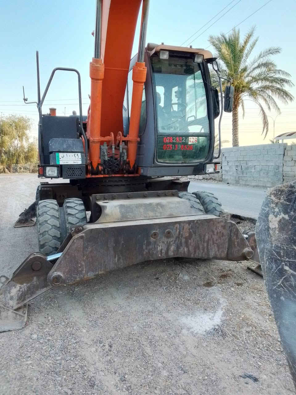 السلام عليكم حفارةللبيع هيتاشي موديل 2006 zx تاير المكان الانبار الرمادي الاستفسار ***********
