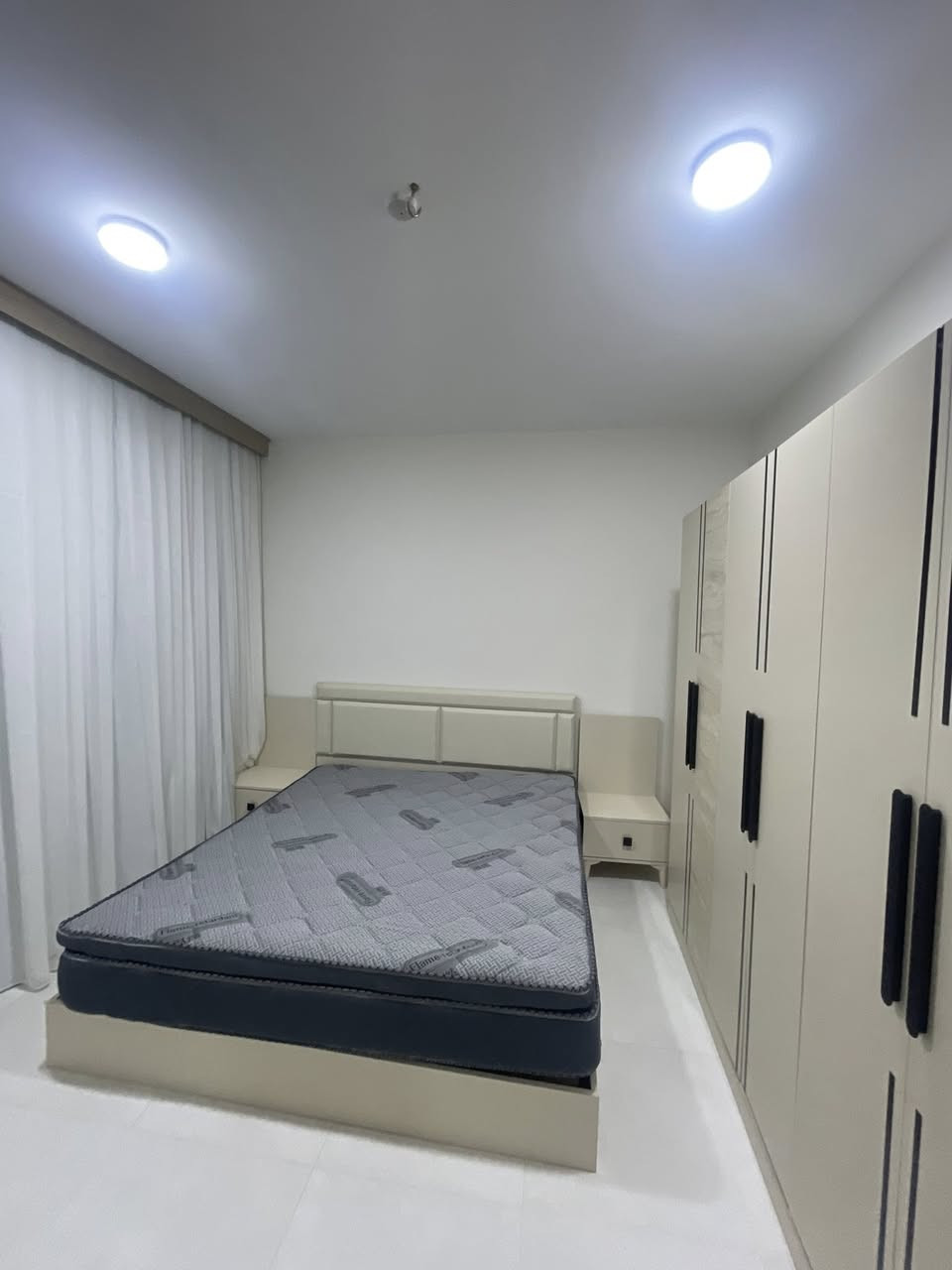 شقه للايجار مجمع دار السلام مؤثثه جديد من المالك حصراًللاستفسار ***********
