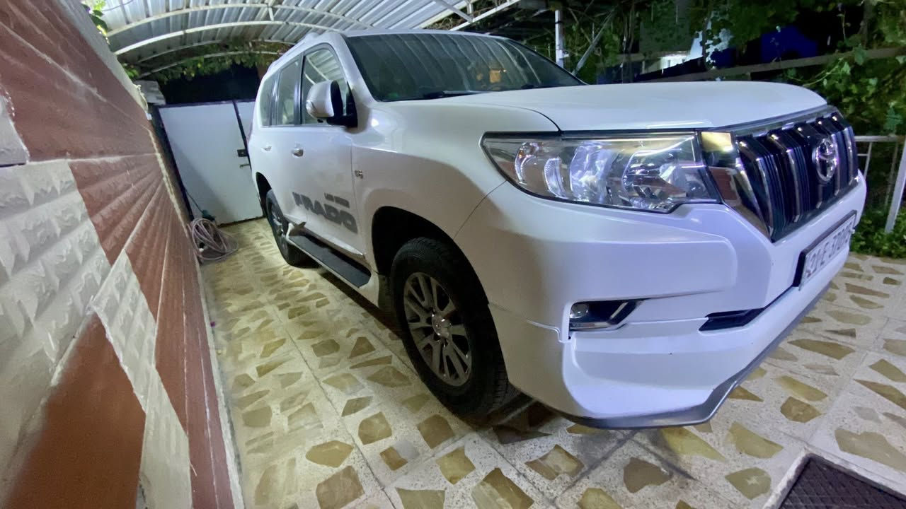 السلام عليكم برادو ٢٠١٩ GXR
ابيض صدفي مكفولة ماعدا رصعتين صغار بالباب الامامي جهة السائق
محرك  ٦ سلندر
دبل تانكي
اربع كامرات
شاحن موبايل وايرلس
حساسات خلفية
شاشات خلف المقعد الامامي
كشنات جلد بلادي
كشنات امامية كهرباء
ممشى السياره ١٤٠ الف كم
السيارة جديدة و كلشي بيه عالبلاد 
وصيانته و تبديل الدهن كله بالشركة
السيارة فول مواصفات ماعدا الفتحة
سعره ٣٩٥ ورقه
والشراي يتصل ويتدلل
***********،
