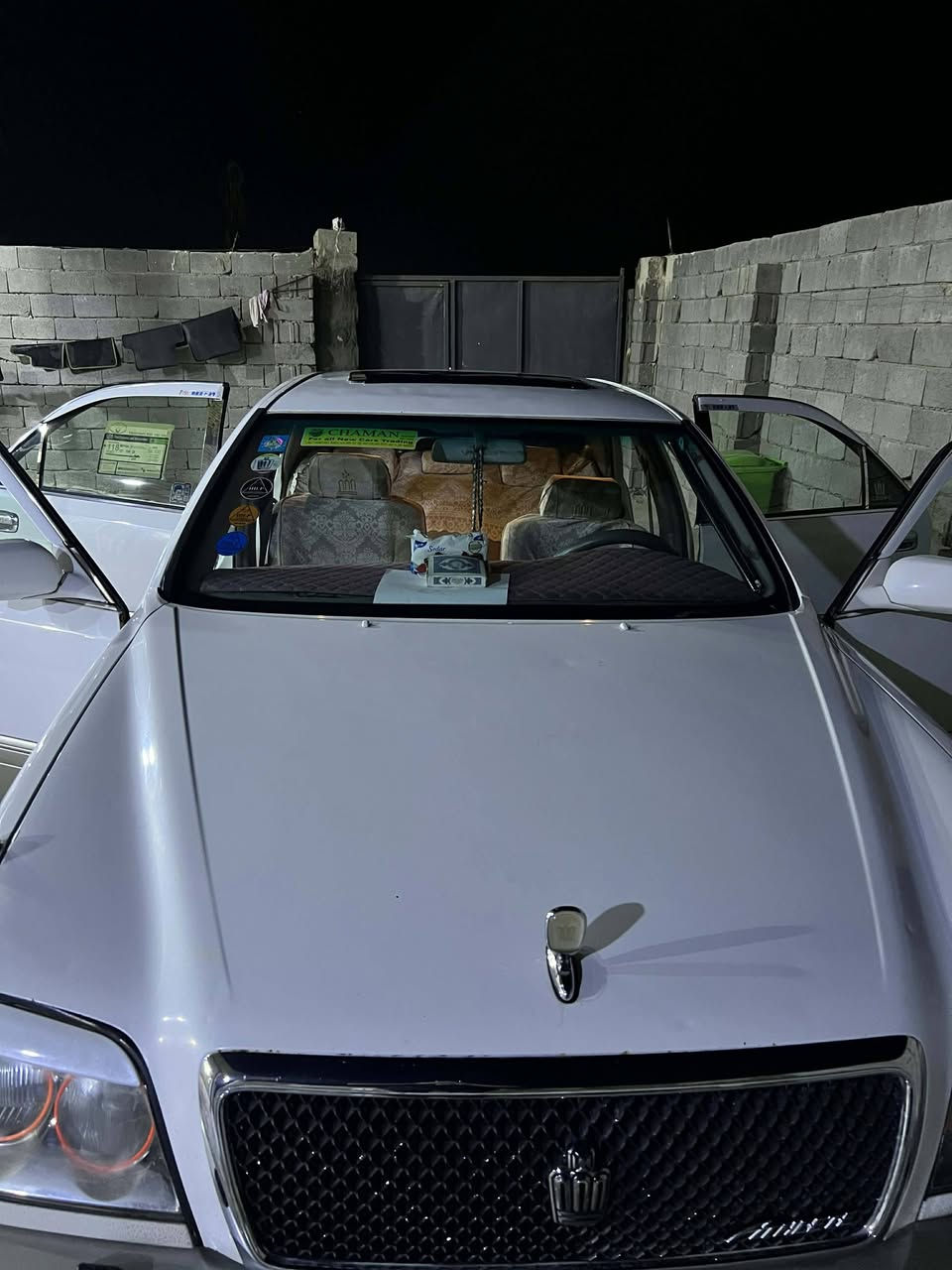 سلام عليكم من رخصة آدمن الكروب
سياره ملكه كراون جديده بمعنه الكلمه موديل 2004 رقم دولي ورقهما مميز حادثها الجاملغ الخلفي بس وصبغ عام الجماليه 
مواصفات 3 دكم 
تبريد ثلج
تخم تاير جديد 
حداديه جديده 
محرك ففتي2500 بلاد 
شاصي 71
غرفتها تخبل 
سنويه جديده 
سياره باسمي مداور ثاني يوم 
مالت الله سياره مال جناي 
السعر 135 وبيها مجال حك الجيه 
ما متواجد عل خاص 
الرقم ***********
