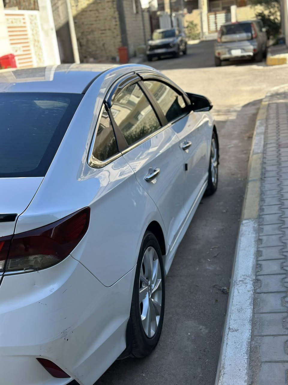 سلام عليكم
سوناتا 2018 وارد امريكي ماشيه 100 ميل 
رقم كربلاء الدولي بسمي  سنويه جديده لل2031
فول موصفات عده الفتحه 
بصمه تشغيل 
بصمه ابواب 
بصمه جنطه 
ثلاثه انضمه قياده 
تحكمات استيرن
 شاشه كبيره +كامره 
تبريد ابيانو ❄️
رادار جانبي 
اشاير بلمري 
كشن كهرباء + تدفئة 
ويل كب ابلاد 
لايت زنون 
بعد مواصفات معروفه 
محرك2400GDi مكفول  من الفتح والتنقيص والبخار
كير مكفول تدفئة +تبريد ثلج ❄️ 
تخم تاير جديد باتري جديد استوني امسويلها ادامه كامله 
حادث السياره بنيدوجاملغات الاماميه بيه اشويه تكشر بلقماره وشويه بلجنطه 
سونار موجود

المكان كربلاء 
***********
السعر 116 اوبيها مجال
