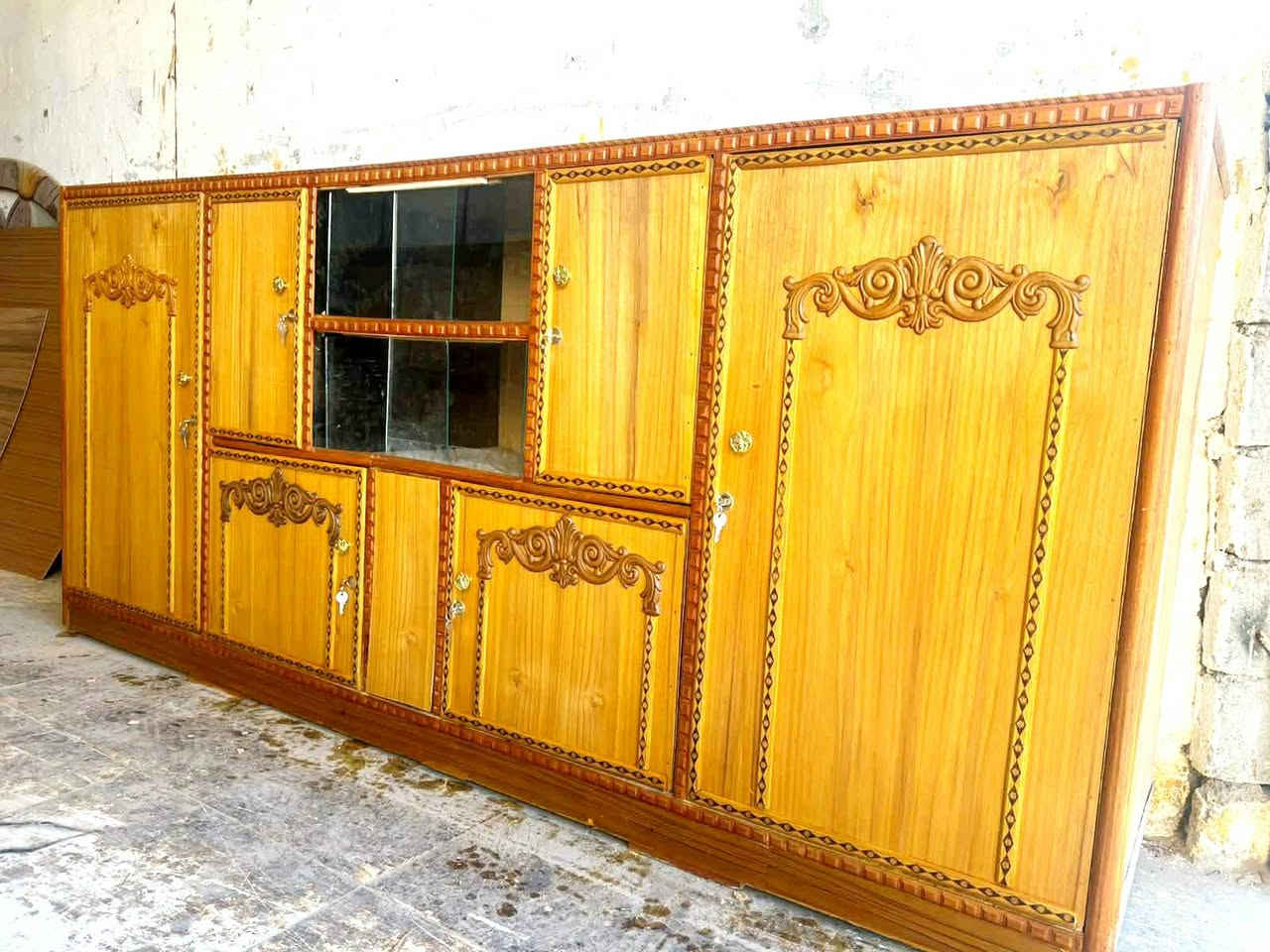 بوفيه مستعمله مترين ونص تسكام للبيع ويوجد خدمة توصيل ***********
