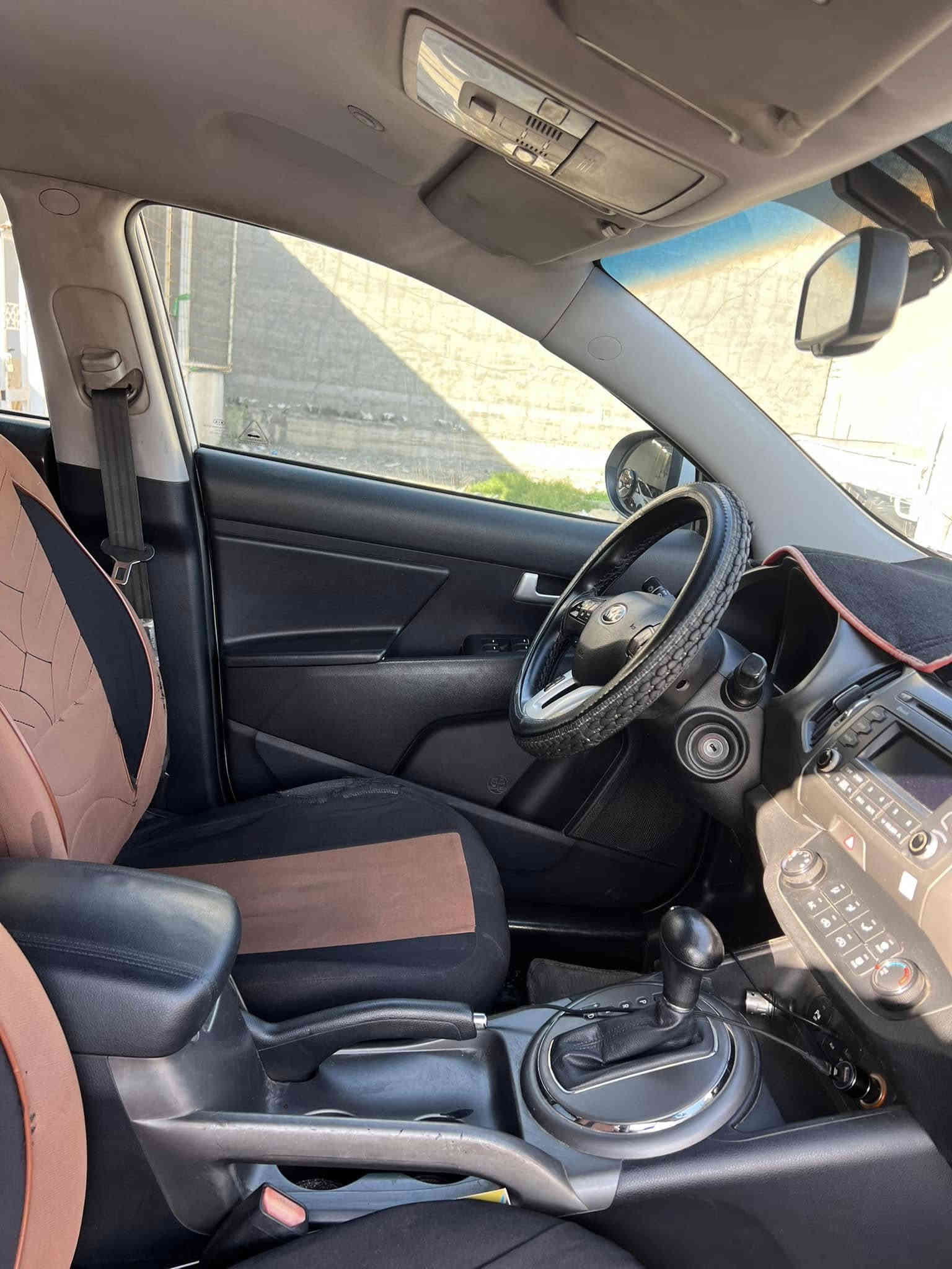 السلام عليكم 
سبورتج موديل2015
السونار يمك وكلشي موضحلك 
السياره جديده تخم تاير حداديه
جاهزه رقم بغداد ب اسمي 
عنوان السياره بغداد الويسفيه
معرض الاريه. السعر 160
0787 586 5444
