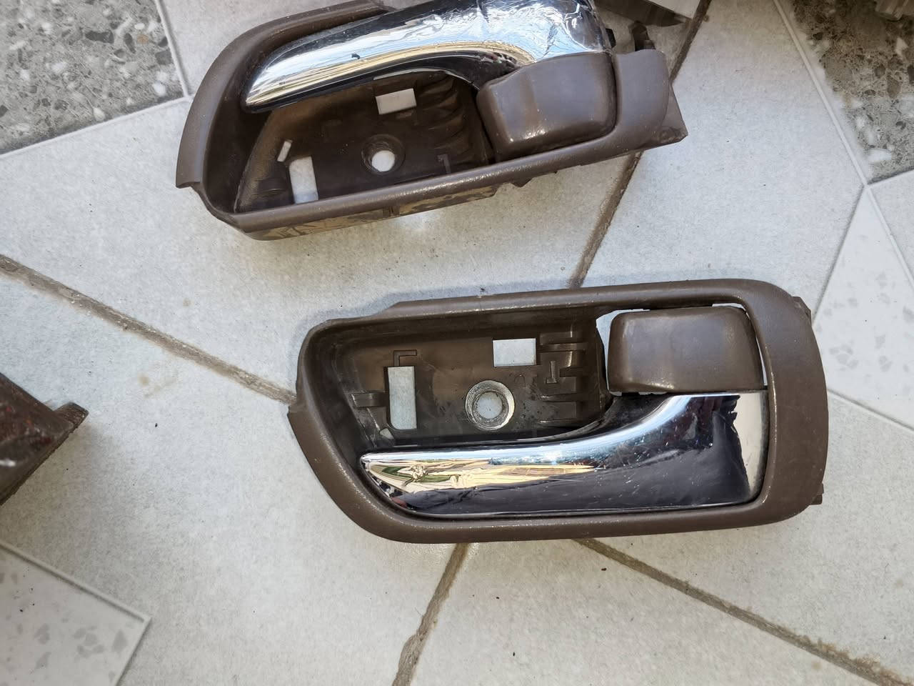 اغراض كامري للبيع شرط الشغل ***********
مازده طاكه بيها قاعده ترهم من ٧ الى ١٠ سعر ٢٥

جك ياباني اصلي ١٥ الف

جك صغير  ١٠الف

دكشن بارد ١٥ الف

مجاول زوج ١٥ الف

شباك امامي ٢٥ الف جديد ما مستخدم

جويتر ٢٥ الف

بردات ١٥ الف جديد

درايم شفت قصير ٢٥ الف

علامه ١٠ الف

غلاف باب من ٧ الى ١٠ اربع قطع ٢٠ الف 

كلوبات على الرقم الخلفي تك ٥ الف

يده باب بيها كسر بسيط وحده جديده زوج ١٠ الف

دجه مكينه ١٠ الف اصليه الصغيره
بطانه باب بلاستيك تخم ٤   ٢٠ الف
