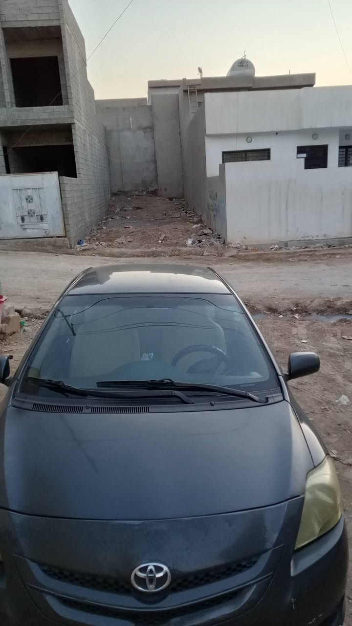 ضربة جاملغ جدام سائق بدون دواخل فقد
رقم و سنوية لحد 2030 بسمي
كير مكينة بشرط
بي كوبون بنزين 
تبريد ويا سلف
گير اوتوماتيك
سيارة جاهزة بدون نقص
اربع تايرات جديد
مكينة زغير 
سعر 76و بيها مجال قليل 
***********
***********
