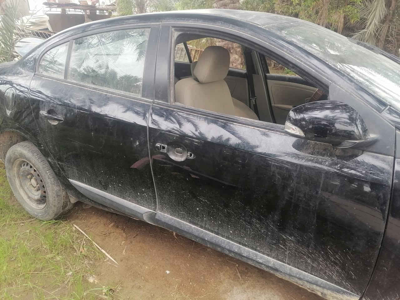 رينو فلاونس ٢٠١٦ مكفولة سابقا حادث طوبة فلتت شواصي ولغود سليمات تضرر جاملغ امامي مازدا ودعامية وشباك وغراضهة موجودات عندي وتحتاج حدادية بسيطة مكاني الديوانية سعر ٥٠ ومجال ***********
