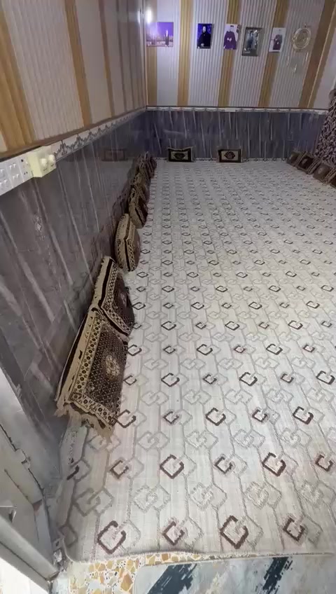 السلام عليكم غراض منزليه البيع كلهن جدد وكلهن شغالات غساله وثلاجه وسبلت عمودي و فرشه و بردات كلهن جدد اني مكلف ب نشر وهذا رقم صاحبهن
***********
***********
