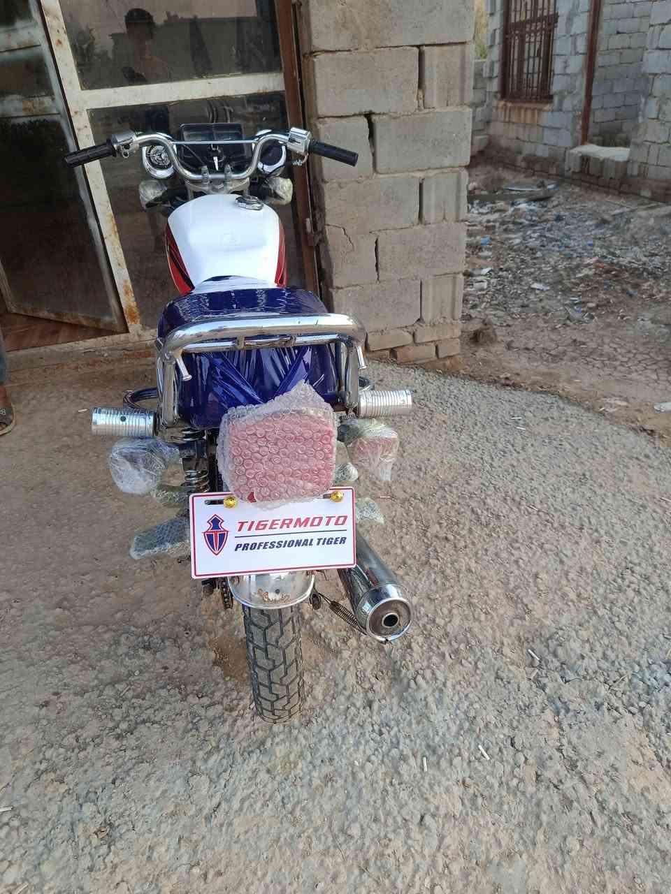 سلام عليكم دراجة تايكر موديل(2020) اوراق اصلي مو سكنر اصلي مكينه خرسه ما مفتوحه كهربائيّة كله شغاله مال جناي كل نقص مابيه شوفت عينك دراجة احله من الصور تجي وشوف السعر (375) وبيه مجال حك الجيه الشراي يتصل رقم (***********) مكاني بابل قضاء المحاويل
