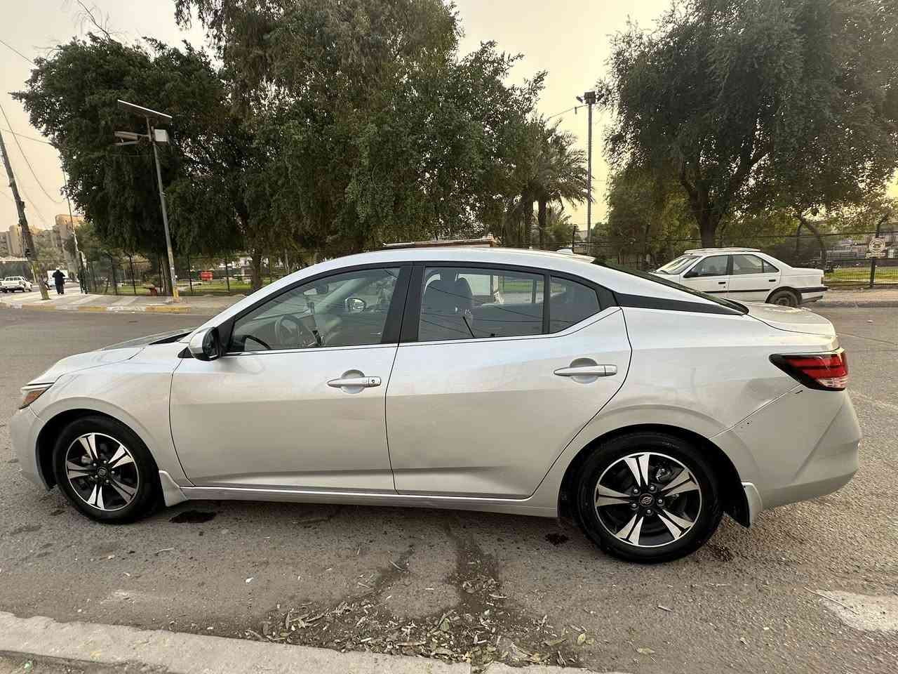 سلام عليكم نيسان سنترا موديل 21 
الحادث امامي مبدل فقط بنيد وصبغ جاملغ خلفي ايمن وبيه قطعة بارد
موصفات sv معروفة
مكان سيارة الكاظمية
اتصال *********** وتساب
