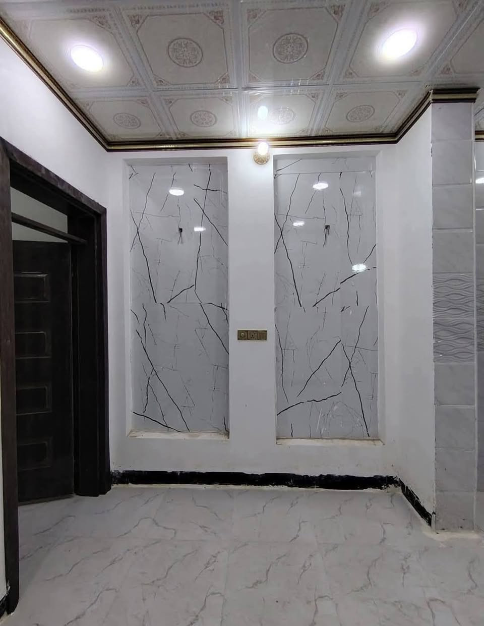 سلام عليكم
بيت للبيع النجف الاشرف شارع الصب
. السعر ٢٥ بالاقساط مقدمه ٥ ملايين
المساحة ٥٠ متر طابو زراعي سند ٢٥
للاستفسار الاتصال
***********
***********
