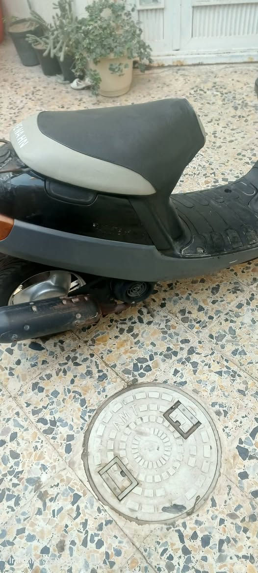 سلام عليكم للبيع دراجه بطه الشاصي بي فطر وملحوم مكينه ناعمه قفل ستيرن قفل اكسل قفل جنطه تايرات جدد كهربائيات كله شغاله السعر 125قفل  مكاني حي السلام ***********
