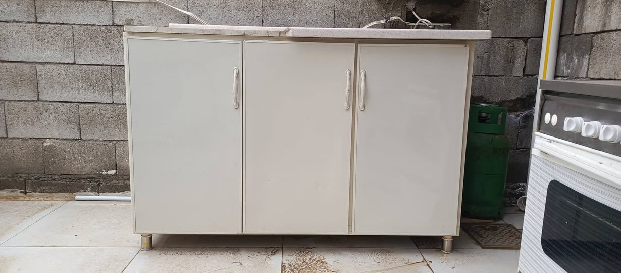 كاونتر للبيع
قياس   130سم 
3ابواب مع كرانيت  جديد مستعمل قليل
سعرو 80الف 
***********
