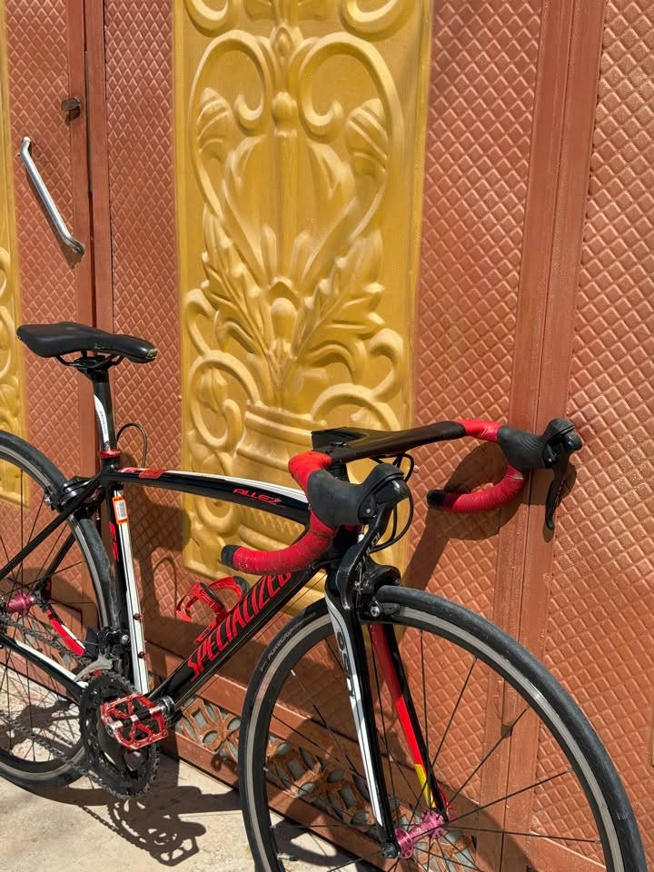دراجة للبيع مستعجل رود بايك من ماركة سبيشل زت طراز أليز 

Specialized Allez
فريم الدراجة المنيوم خفيف كلش
ماشة كاربون 
بوري سرج كاربون 
ستيرن كاربون 
فريم ٤٨ 
عقرب ونقار سورا 
البدالات من شركة
IGNITE
 مكاني بغداد 
يوجد توصيل


**إذا كنت صاحب هذا الإعلان وتريد حذفه لأي سبب، رجاءا أرسل رسالة إلى الدعم الفني**