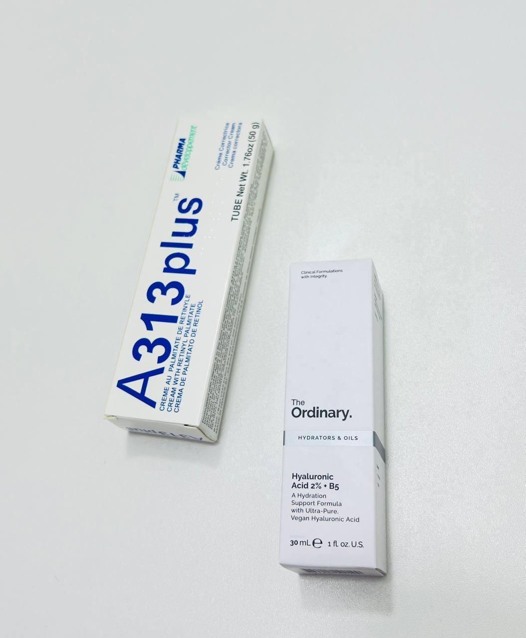 اقوى ثنائي راح تستخدمي بحياتج 😭✨✨هايرلونيك + ريتينول للتصبغات تجاعيد مسام اثار وترطيب ونظارة. 
🪞كريم A313 بلس (A313 Plus)
 كريم فرنسي يحتوي على بالميتات الريتينيل (مشتق من فيتامين A). يُستخدم ليلاً لتجديد خلايا البشرة، تقليل التجاعيد، وعلاج التصبغات والمسام . 
🪞سيروم ذا أورديناري (Hyaluronic Acid 2% + B5): سيروم مرطب يحتوي على حمض الهيالورونيك وفيتامين B5. يعمل على جذب الرطوبة للبشرة ومنع جفافها .


**إذا كنت صاحب هذا الإعلان وتريد حذفه لأي سبب، رجاءا أرسل رسالة إلى الدعم الفني**