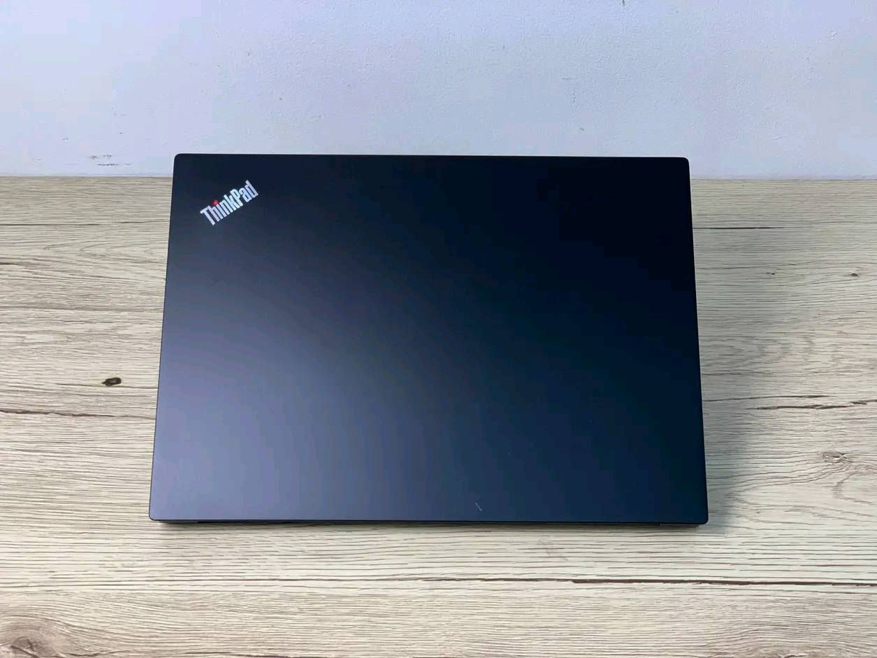 💻 Lenovo ThinkPad E14
🔹 المعالج: Intel Core i7 الجيل العاشر فئة U 
🔹 الرام: 16GB DDR4
🔹 التخزين: 512GB SSD
🔹 كارت الشاشة: AMD Radeon RX 640 2GB خارجي
🔹 كارت الشاشة الداخلي: Intel Integrated 8GB
🔹 الشاشة: 14.1 إنش FHD
🔹نضافة عالية جدا 💯

✅ فئة U مناسبة للشغل اليومي، الدراسة، البرمجة، والتصميم الخفيف مع صرف طاقة وحرارة أقل.

السعر 450الف شامل التوصيل والملحقات مع ضمان اسبوعين استبدال في حاله وجود اي خلل


**إذا كنت صاحب هذا الإعلان وتريد حذفه لأي سبب، رجاءا أرسل رسالة إلى الدعم الفني**