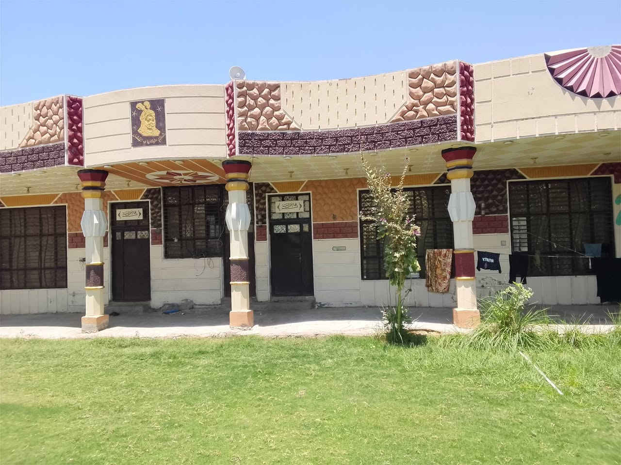 السلام عليكم يوجد بيتين ومضيف على مساحت نص دونم طابو سند 25 في تقاطع النهروان قرب مجمع النفطي 
متوفر سحب ذهبي ماء 2خط 
كهرباء موفره جميع الخدمات ‏‪
الاستفسار على الرقم ‏‪***********‬‏
