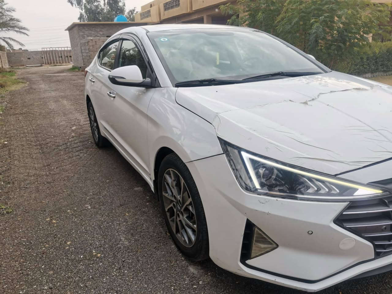 السلام عليكم 
   الانترا  المواصفات الموديل 2019 خليجي بصمه
حساس امامي خلفي لايت زنون لد امامي اشاير بالمري 
فتحه سلايت تبريد قطعتين اربع أنظمة قياده 
ماشيه 160000
تخم تاير جديد وهذا السونار
مكان السياره بغداد ابو غريب
رقم الهاتف ***********
السعر ١٥٠ وبيها مجال
