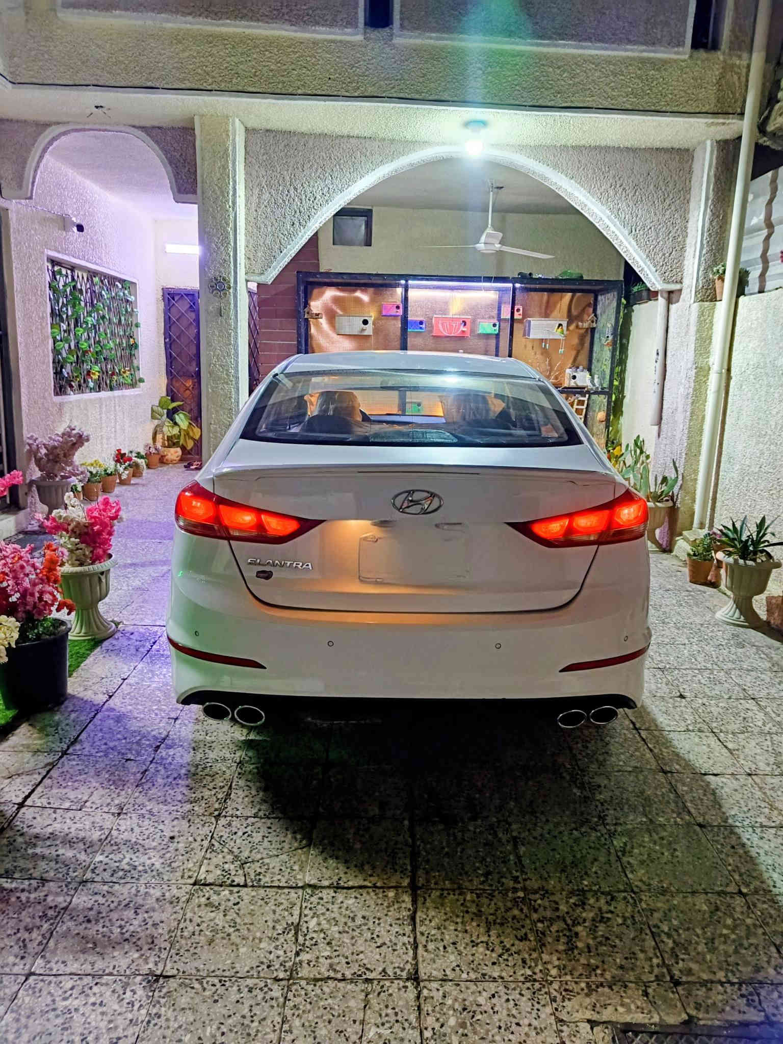 السلام عليكم للبيع النترا خليجي ٢٠١٨ جديده جدا ماشيه (٩٧)الف كفالة عامه من صبغ وفتح كل على وضع الشركة سونار موجود داخل الصور محرك ٢٠٠٠ دوش فول مواصفات بدون بصمه معروف بالخيجي رقم اربيل وكاله او تحويل مكان السيارة بغداد السيديه السعر ١٥٥ للاتصال ***********
