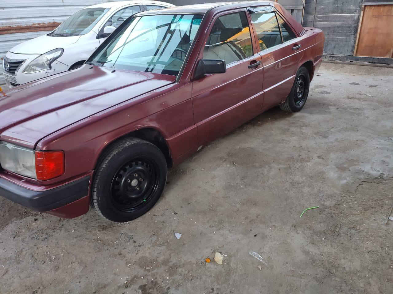 السلام عليكم  سياره مرسدس 190موديل 93محرك وانجي 6محرك وكير كفاله سعر 50وبيه مجال الستفسارات على هاذ رقم ***********
