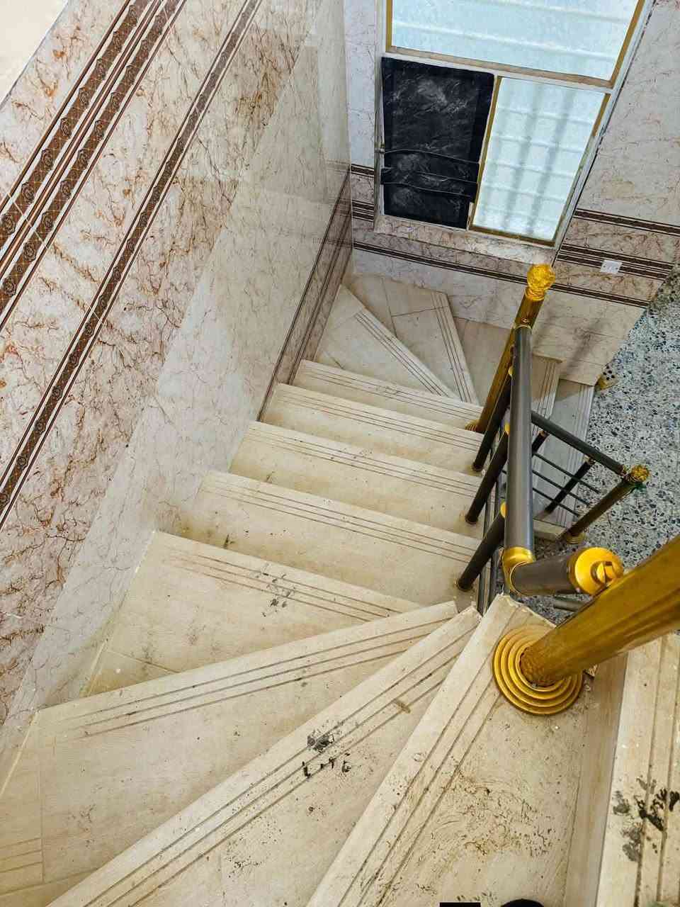 بسم الله الرحمن الرحيم بيت للايجار المساحه 100 متر حي النداء شارع مجمع بيتي عمود 54 بشارع 60 قرب المعسكر يحتوي على غرفه +صاله+مطبخ+استقبال+حمامات خارجيه وداخليه بناء طابوك اساس وسقف صب كونكريت يحتوي على سخان +تانكي سعر الايجار 250 للاستفسار ***********
