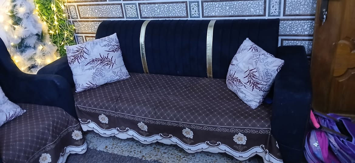 السلام عليكم تخم للبيع نضافته ٧٠ بل ميه رايدي ٢٠٠ وبي مجال بسيط مكان بغداد ***********
