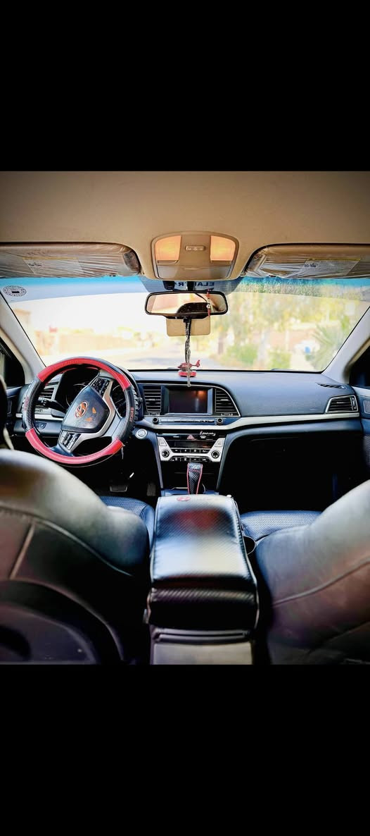 النترا فول ما عدا الفتحه وارد أمريكي 
مواصفات لمتد معروفه 
رادرات تحكمات ستيرين كشن تدفئه جلد اشاير بل مري لايت زينون وباقي لمواصفات لمتد معروفه السياره نظيفه حيل 
الظرر مثل ما موظح بل صور كلش خفيف 
السعر ع خاص أو اتصال 
***********
