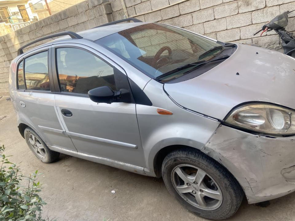 السلام عليكم
سيارة شيري A1 
موديل 2013 
كير ومكينة كورلا 1400 انسى العطلات رقم انكليزي  بأسمي مشروع وطني وين ميعجبك تحول سيارة استخدام قليل نقوصاتها صدر تعبان بور مال ستيرن ينقص الصوندة يرادلها تبديل باقي السيارة كدام عينك زوج تايرات جدد سيارة جاهزة السعر 28 وبيها مجال  العنوان ديالى / بعقوبة شراي اتصل على الرقم ***********
