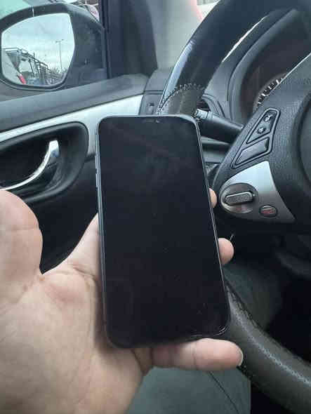 للبيع ايفون ١١ عادي ذاكره ٦٤ بطاريه ٧٤
جهاز مبدل فقط. شاشه اصليه فيس ايدي شغال 
سعر ١٧٥ قفل 
مكاني بغداد بلديات 
***********
