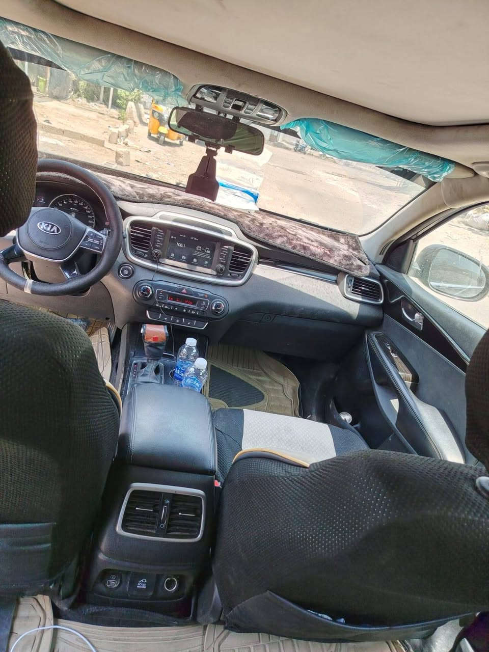 سورنتو ٢٠ وارد امريكي gdi 6سلندر
منظومة غاز جديدة ٦ لتر إيطالي 
٧ راكب 
فول مواصفات 
بانوراما 
بصمة 
٣ قطع تبريد 
كشنات كهرباء 
تدفئة كشنات
شاشة كبير كار بلاي 
رادارات امامي خلفي جانبي 
جلد اسود 
ماشية ١٣٨ الف كم 
سونار موجود 
السعر ١٩٠ بي مجال العنوان بغداد كم ساره ***********
