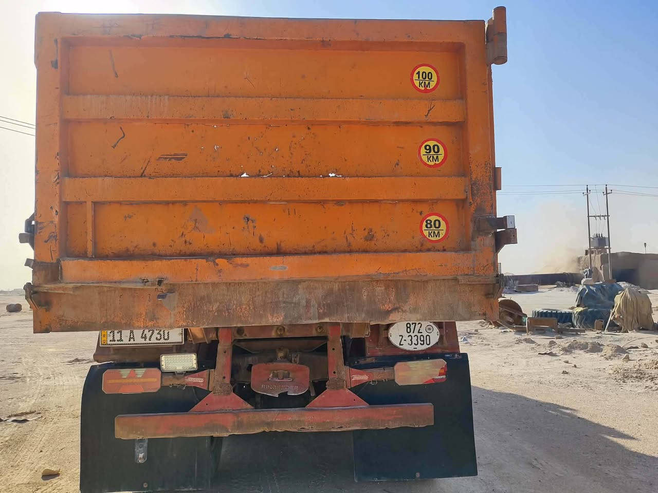 سلام عليكم سياره موديل 75 نص جيف رباط عدل مكينه وكير مكينه 28 كير 150 شاصي غير مكفول رقم بغداد نكليزي السعر 210 العنوان نجف رقم ***********
